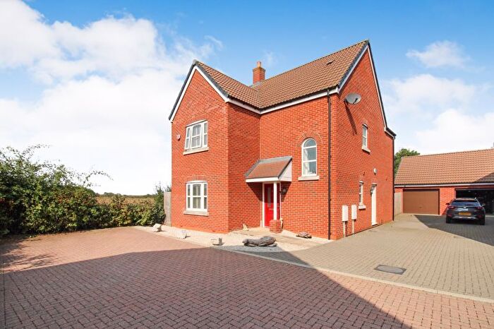 4 Bedroom Detached House For Sale In The Warrens, Moggerhanger, MK44