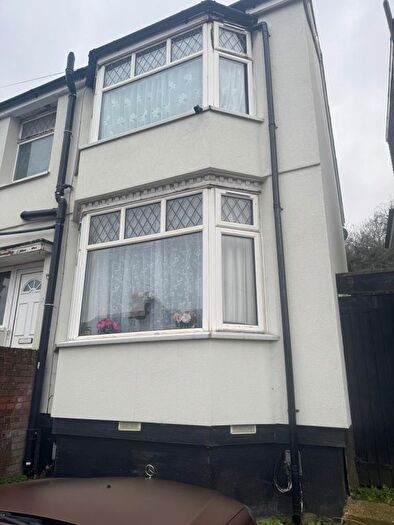 3 Bedroom Terraced House For Sale In Runley Road, Luton, LU1