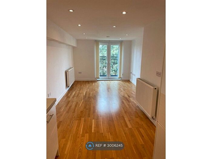 1 Bedroom Flat To Rent In Datchet House, Hounslow, TW4