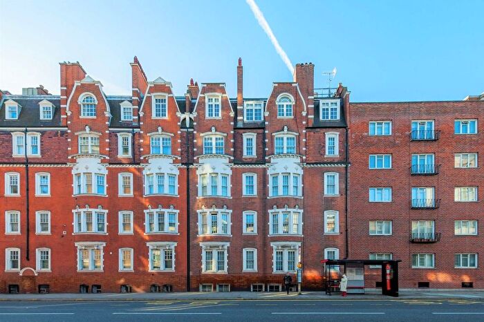 3 Bedroom Flat To Rent In Sloane Court East, Chelsea, SW3
