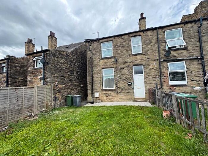 2 Bedroom Terraced House To Rent In South Parade, Cleckheaton, West Yorkshire, BD19