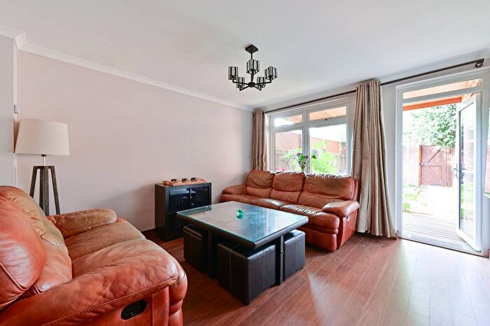 3 Bedroom Property To Rent In Newnes Path, Putney, London, SW15