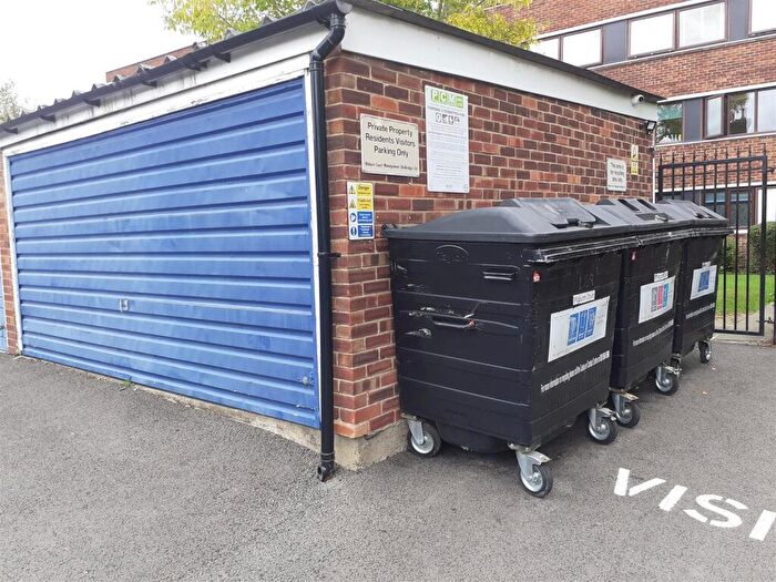 Garage / Parking To Rent In Bedford Road, South Woodford, London, E18