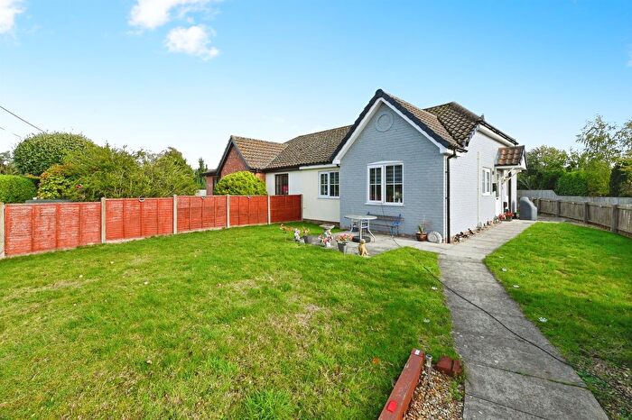 2 Bedroom Detached Bungalow For Sale In Common View, Snettisham, King's Lynn, PE31