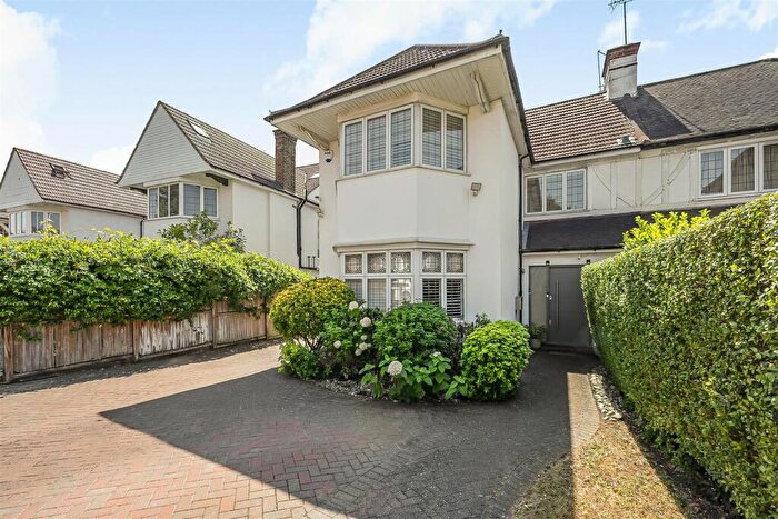 5 Bedroom House For Sale In Helenslea Avenue, Golders Green, NW11