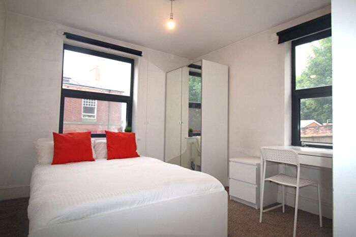 4 Bedroom Flat To Rent In Flat, Clarendon Road, LS2