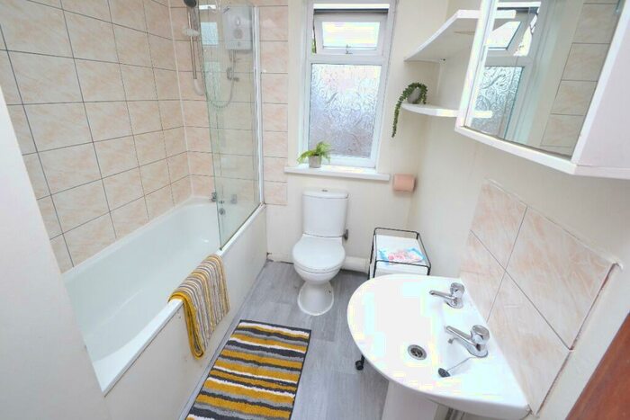 5 Bedroom Detached House To Rent In Rolleston Drive, Lenton, Nottingham, NG7