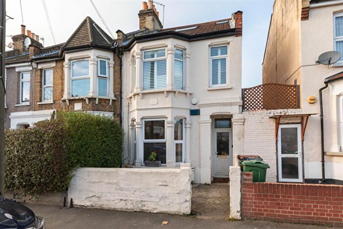 2 Bedroom Apartment To Rent In Claude Road, Leyton, E10