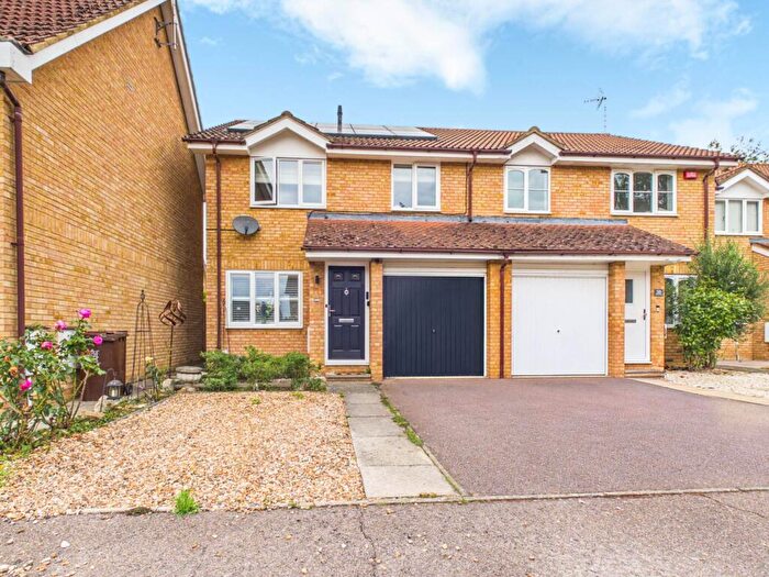 3 Bedroom Semi-Detached House For Sale In Anxey Way, Haddenham, HP17