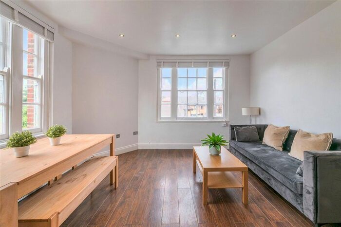 2 Bedroom Flat To Rent In Waterloo House, Byron Street, E14