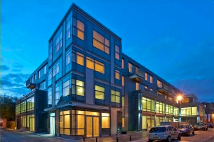 3 Bedroom Flat To Rent In Rochester Place, Camden, NW1