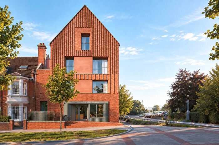 1 Bedroom Flat For Sale In Lavant Street, Petersfield, Hampshire, GU32