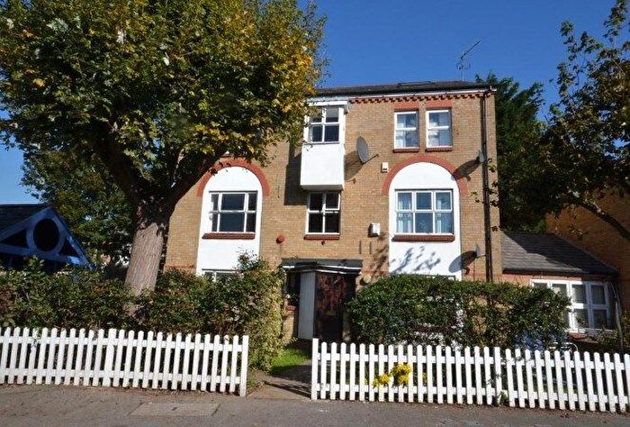 2 Bedroom Flat To Rent In Milton Close, Bermondsey, SE1