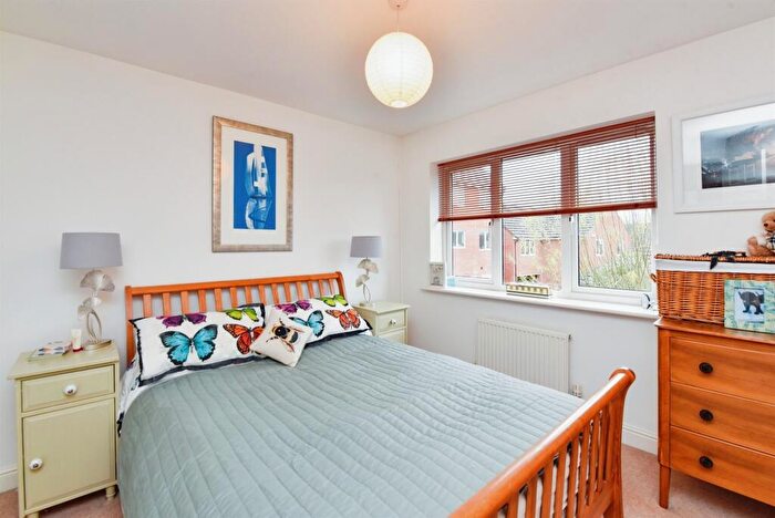 3 Bedroom End Of Terrace House For Sale In Curlew Drive, Chippenham, SN14