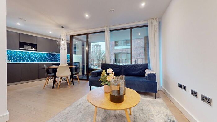 2 Bedroom Flat To Rent In Hackney Road, London, E2