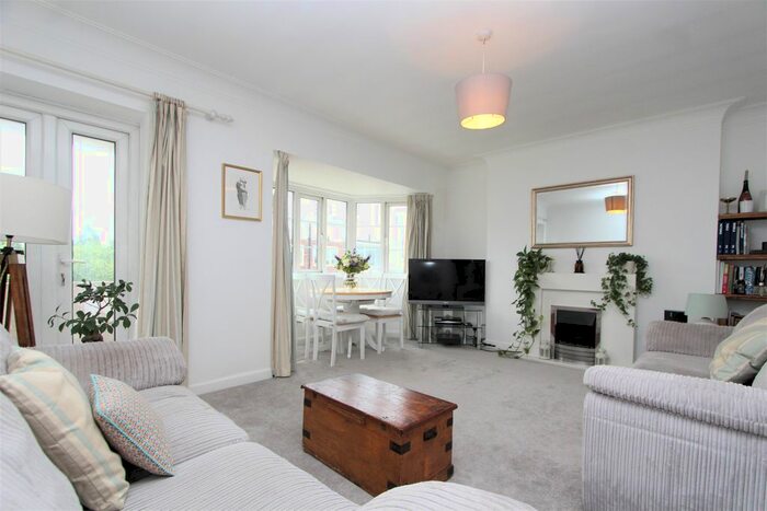2 Bedroom Flat To Rent In Whittington Court, Aylmer Road, East Finchley, N2