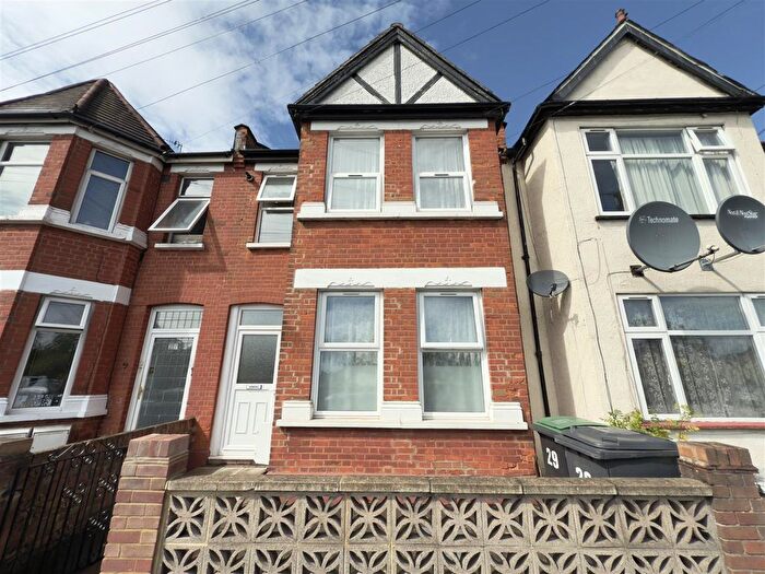 2 Bedroom Flat To Rent In Perth Road, Wood Green, N22