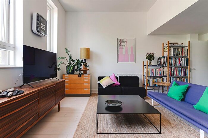 3 Bedroom Maisonette For Sale In Teesdale Street, London, E2