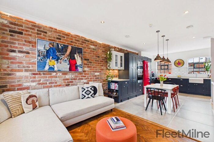 3 Bedroom Town House For Sale In Regent Parade, Birmingham, B1