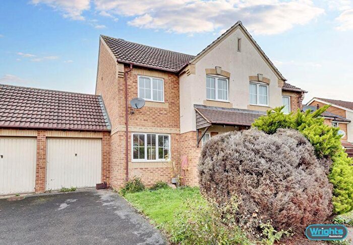 3 Bedroom Semi Detached House For Sale In Walmesley Chase, Trowbridge, BA14