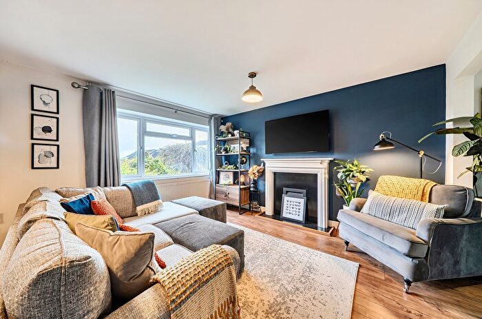 3 Bedroom Semi Detached House For Sale In Days Close, Stratton St Margaret, Swindon, SN3