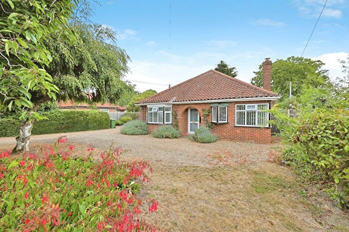 3 Bedroom Detached Bungalow For Sale In New Road, Hethersett, Norwich, NR9