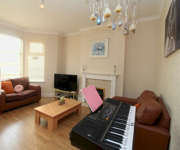 2 Bedroom Flat To Rent In Soberton Avenue, Heath, Cardiff CF14