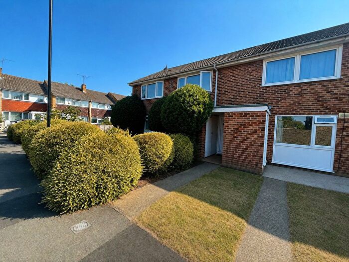 2 Bedroom Maisonette For Sale In Channel Close, Hounslow, Greater London, TW5