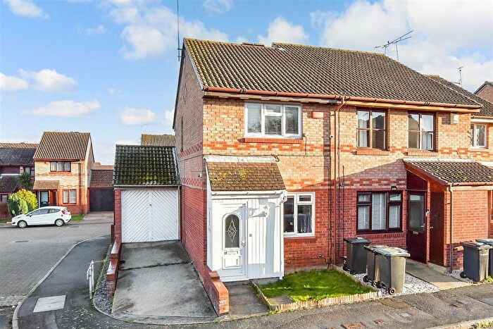 2 Bedroom End Terrace House For Sale In Farley Road, Gravesend, Kent, DA12