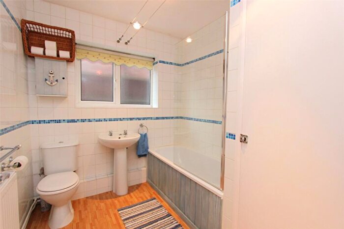 2 Bedroom Apartment To Rent In Chalkwell Park Drive, Leigh-on-Sea, Essex, SS9