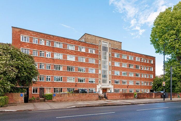 3 Bedroom Flat To Rent In Harwood Court, Upper Richmond Road, SW15