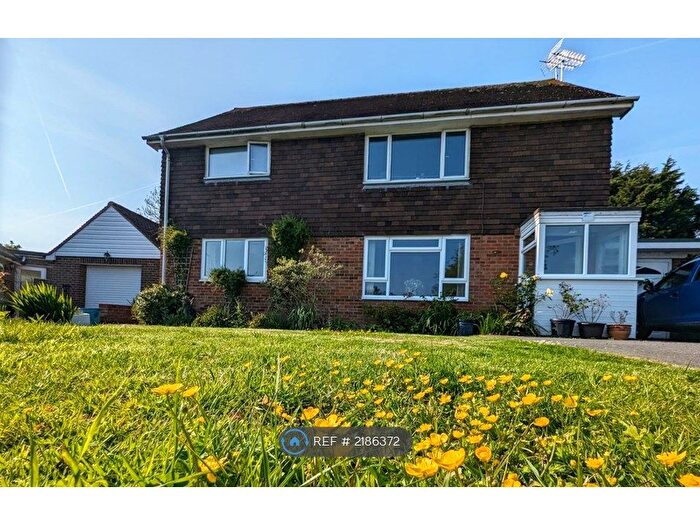 2 Bedroom Flat To Rent In Fair Meadow, Rye, TN31
