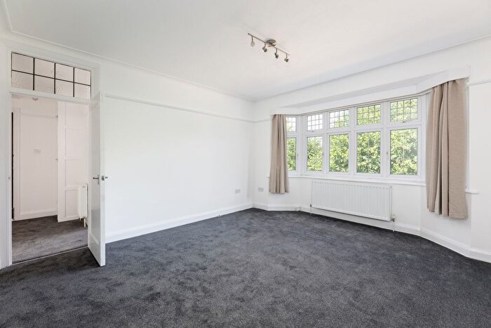 2 Bedroom Flat To Rent In Lingfield Road, London, SW19