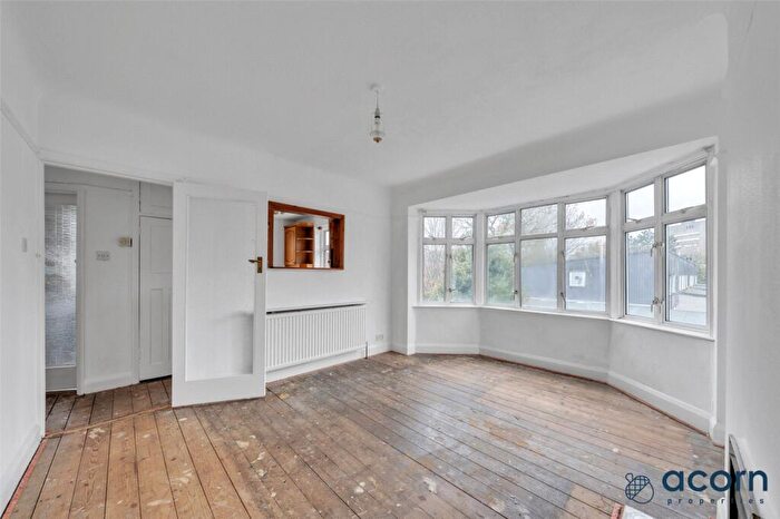 1 Bedroom Maisonette For Sale In Crossway, Colindale, London, NW9