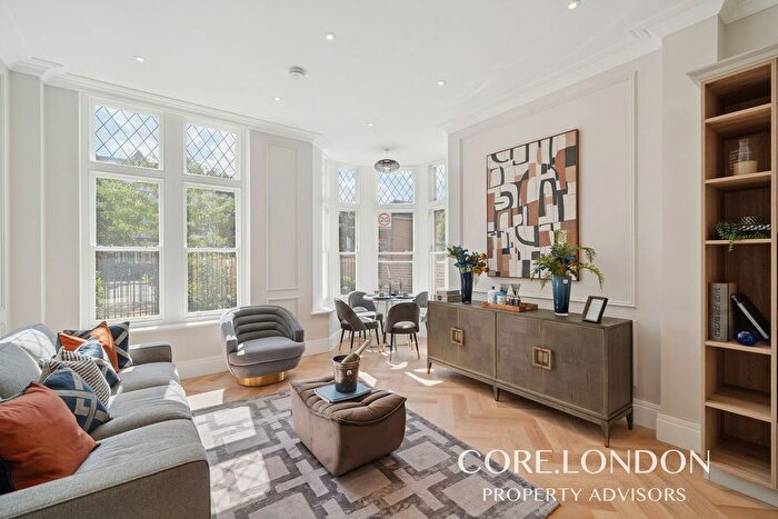 2 Bedroom Flat For Sale In Brooklands, Ealing Common, W3