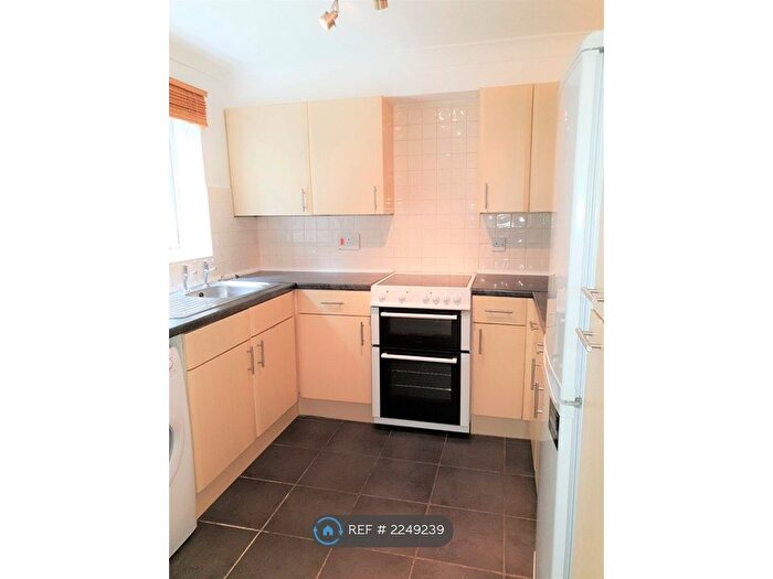 2 Bedroom Flat To Rent In Blair Close, Hemel Hempstead, HP2