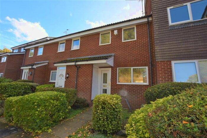 3 Bedroom Town House To Rent In Crendon Court, The Willows, Caversham, RG4