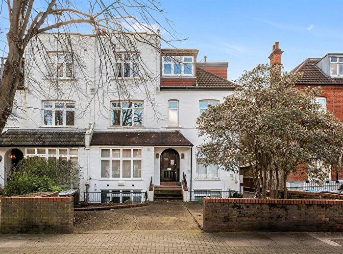 2 Bedroom Flat For Sale In Chatsworth Road, London, NW2