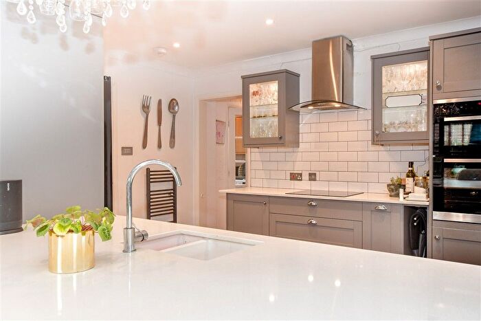 4 Bedroom Detached House For Sale In Jarvis Place, St Michaels, Tenterden, Kent, TN30