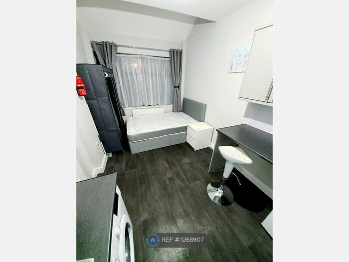 Studio To Rent In Royston Gardens, Ilford IG1