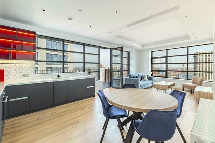 2 Bedroom Apartment To Rent In Defoe House, City Island Way, E14