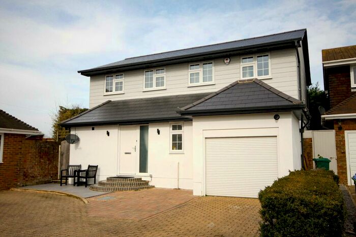 4 Bedroom Detached House To Rent In Rustic Park, Telscombe Cliffs, Peacehaven, BN10