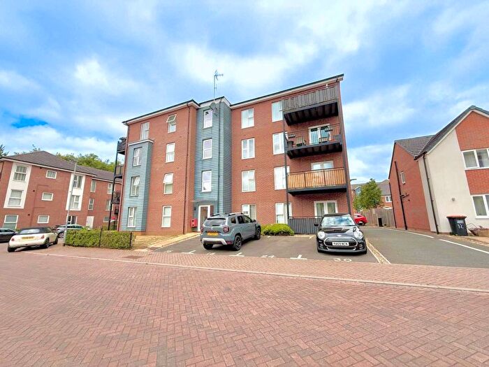 2 Bedroom Flat For Sale In Bagshawe Way, Dunstable, LU5