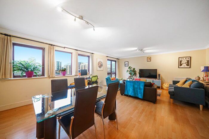 2 Bedroom Flat For Sale In Goodhart Place, London, E14