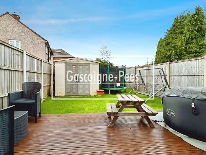 3 Bedroom House To Rent In Farm Crescent, Slough, SL3