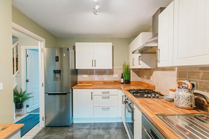 3 Bedroom Semi-Detached House For Sale In Wren Crescent, Bodicote, OX15