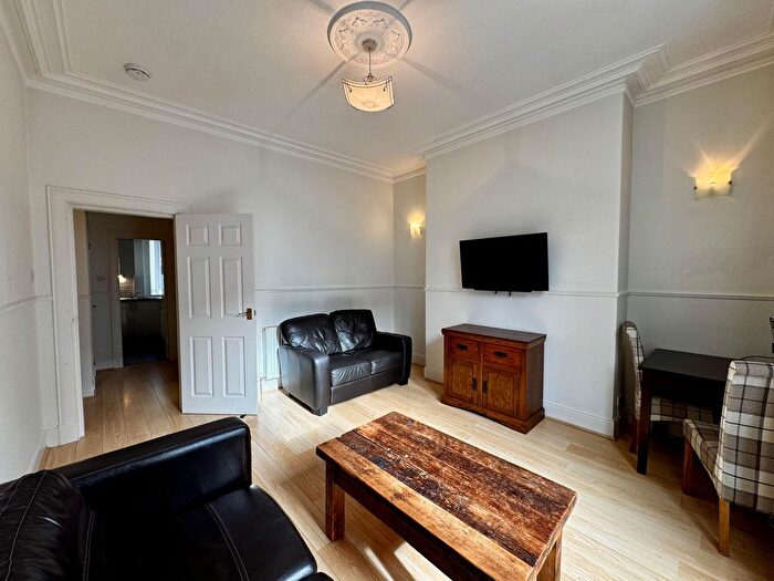 1 Bedroom Flat To Rent In First Floor Left, Howburn Place, Aberdeen, AB11