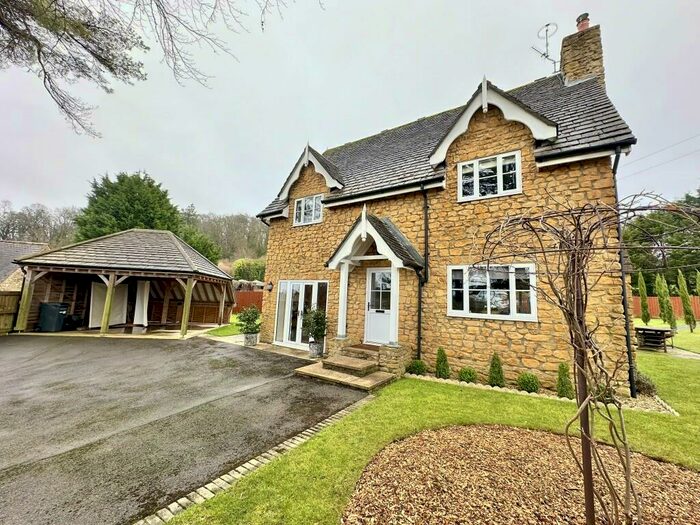 3 Bedroom Village House To Rent In , BA22