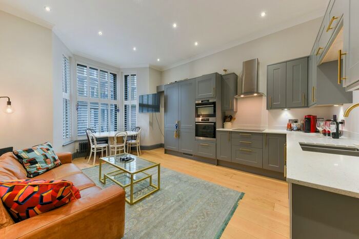 2 Bedroom Flat To Rent In Finborough Road, London, SW10