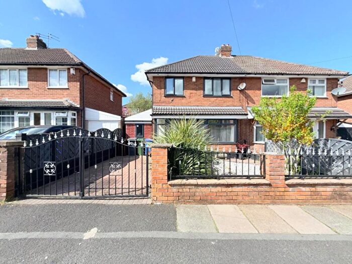 4 Bedroom Semi Detached House For Sale In Palmerston Road, Denton, Manchester, M34